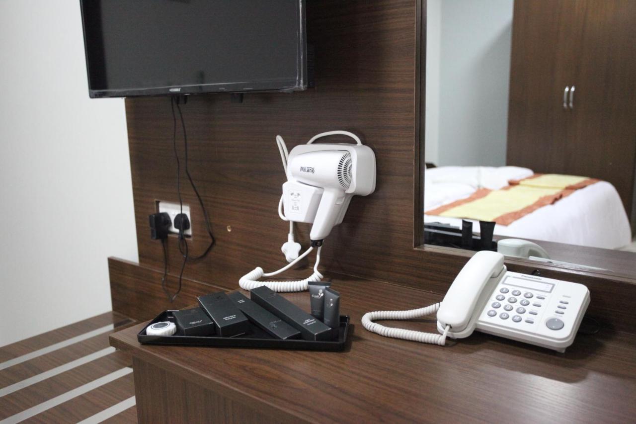 Almanzel Hotel Apartments Mascate Esterno foto