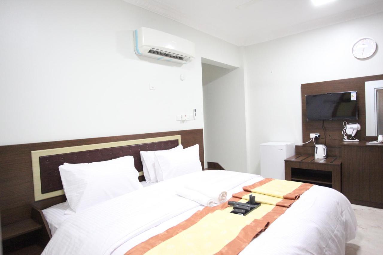 Almanzel Hotel Apartments Mascate Esterno foto