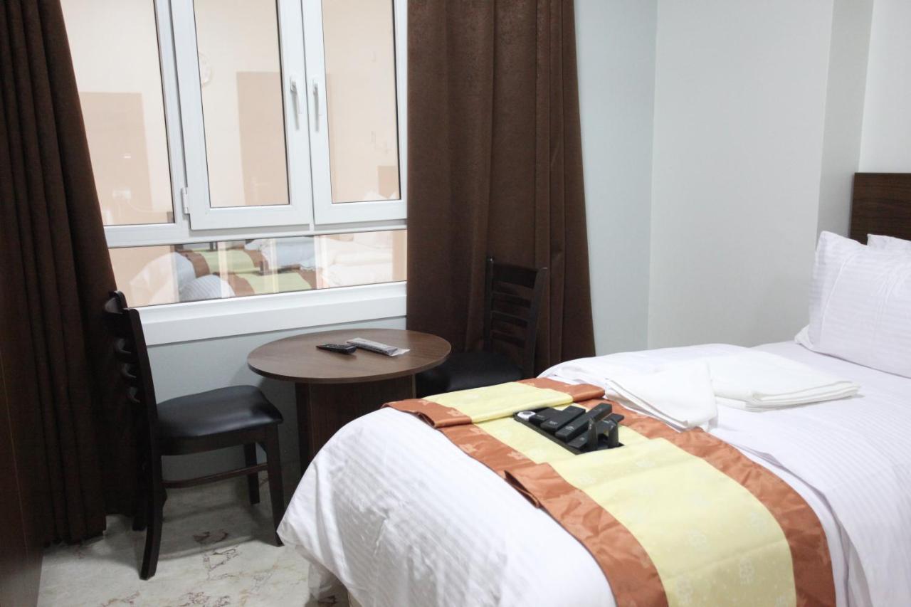 Almanzel Hotel Apartments Mascate Esterno foto